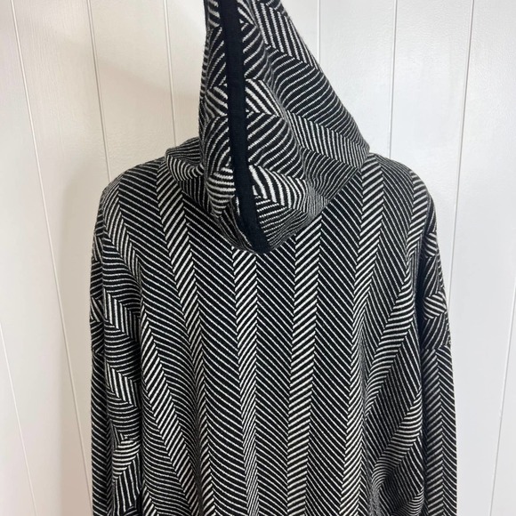 Joie Black and White Hooded Chevron Design‎ Pullover Sweater SZ 3X - Picture 6 of 7